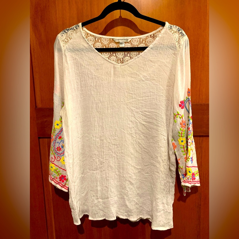Linen long sleeve blouse with floral stitched sleeves and lace embroidered back